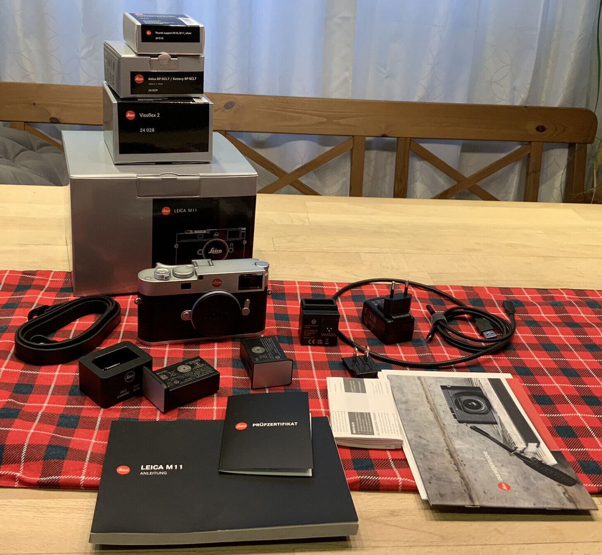 Leica M11, Silber (2022) + Zubehörpaket