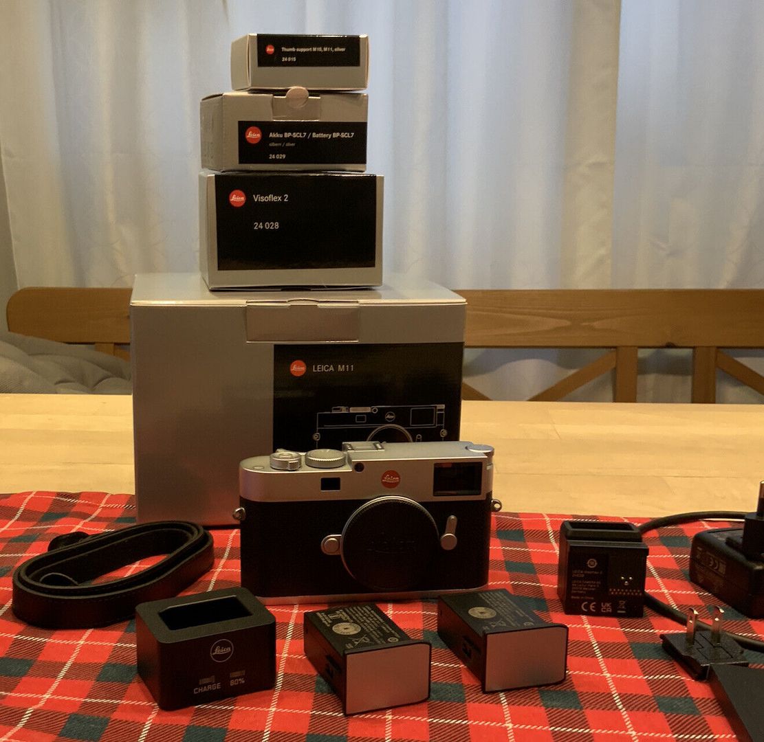 Leica M11, Silber (2022) + Zubehörpaket