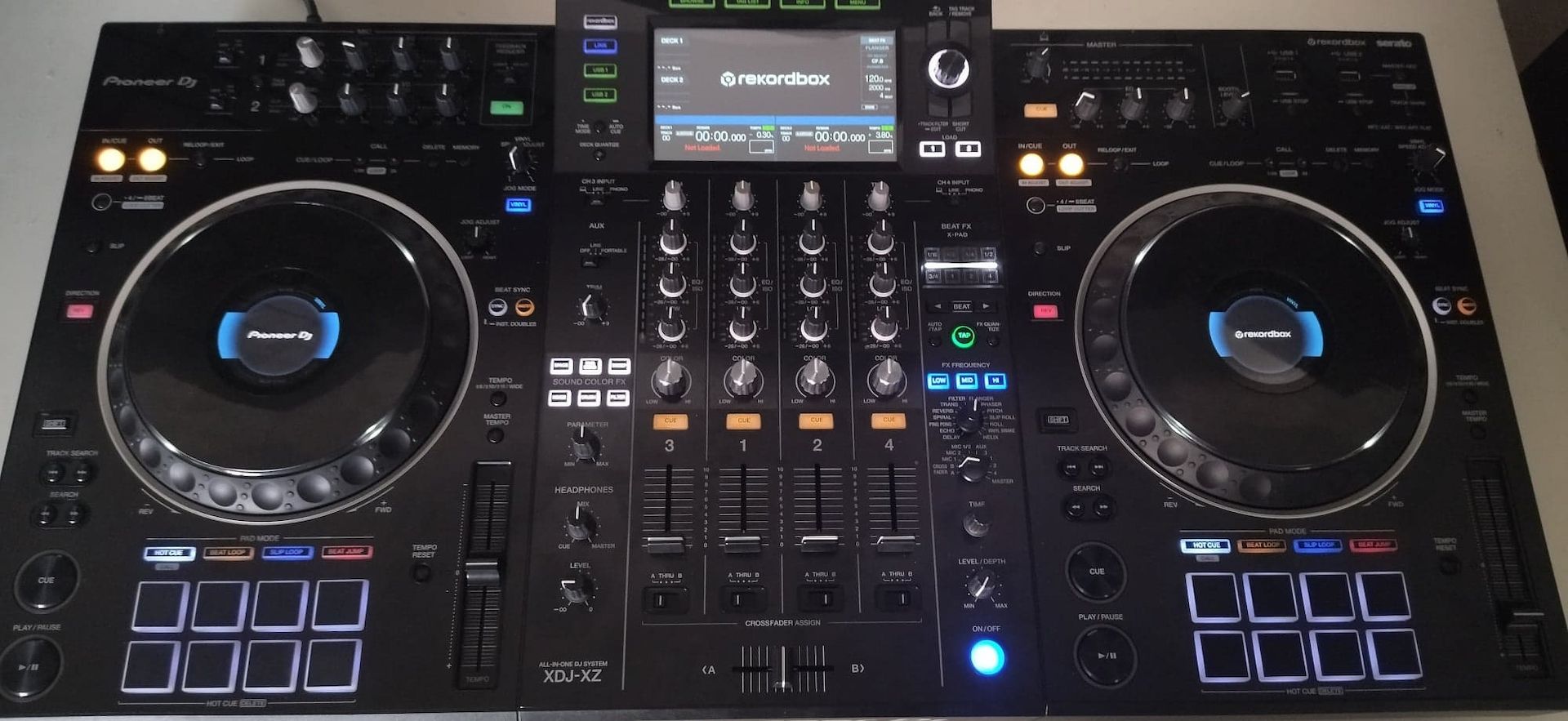 Pioneer CDJ-3000, Pioneer CDJ 2000NXS2, Pioneer DJM 900NXS2, Pioneer DJ DJM-V10 , Pioneer CDJ-TOUR1
