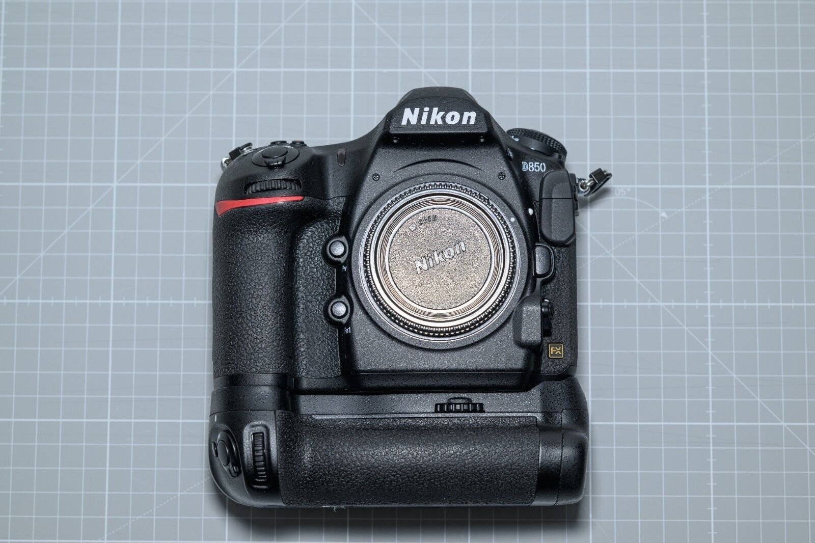 Nikon D850 DSLR Kamera mit Zubehörpaket