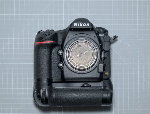Nikon D850 DSLR Kamera mit Zubehörpaket