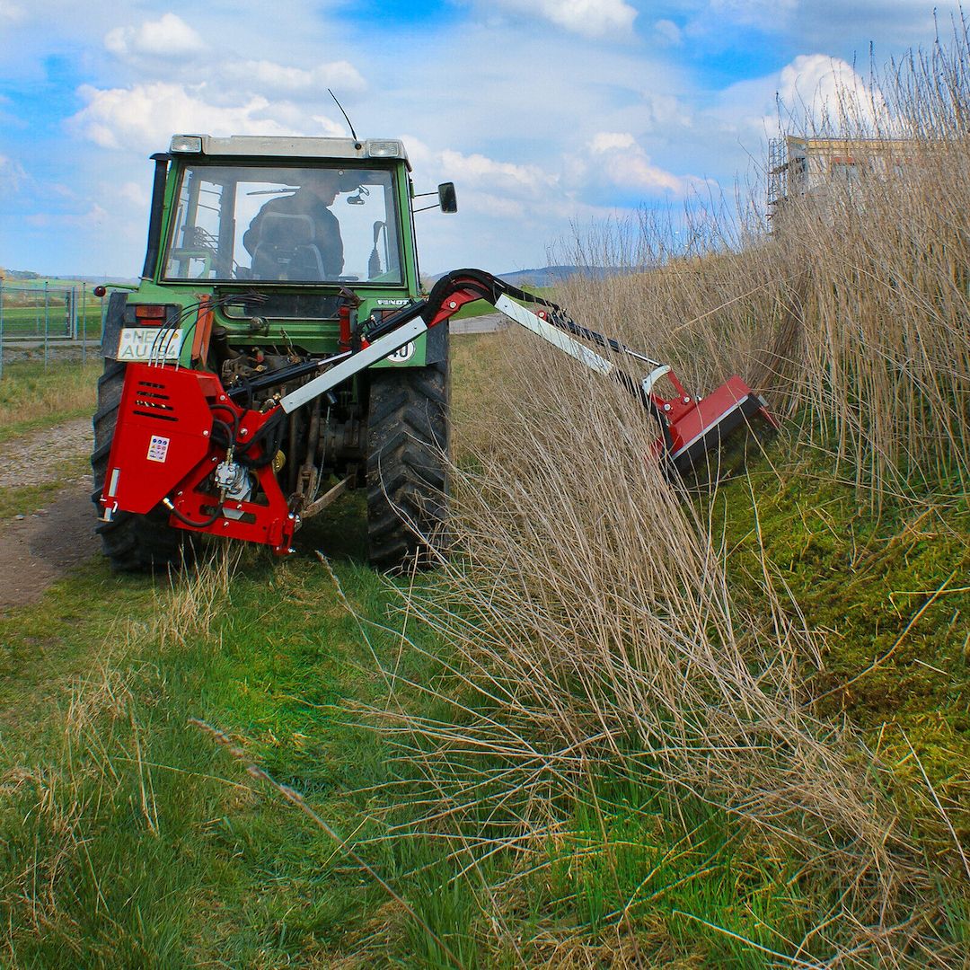 Böschungsmulcher Mulcher Böschungsmäher Mulchbreite 60 cm Höhe Ausleger 300 cm