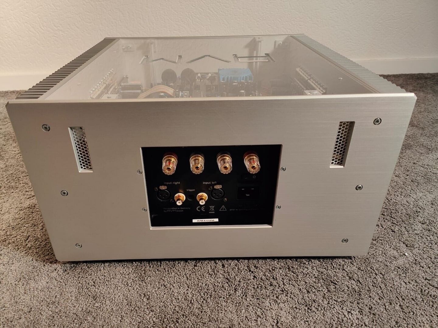 AVM SA8.2 SA 8.2 High End Endstufe in silber aus 2019 geserviced