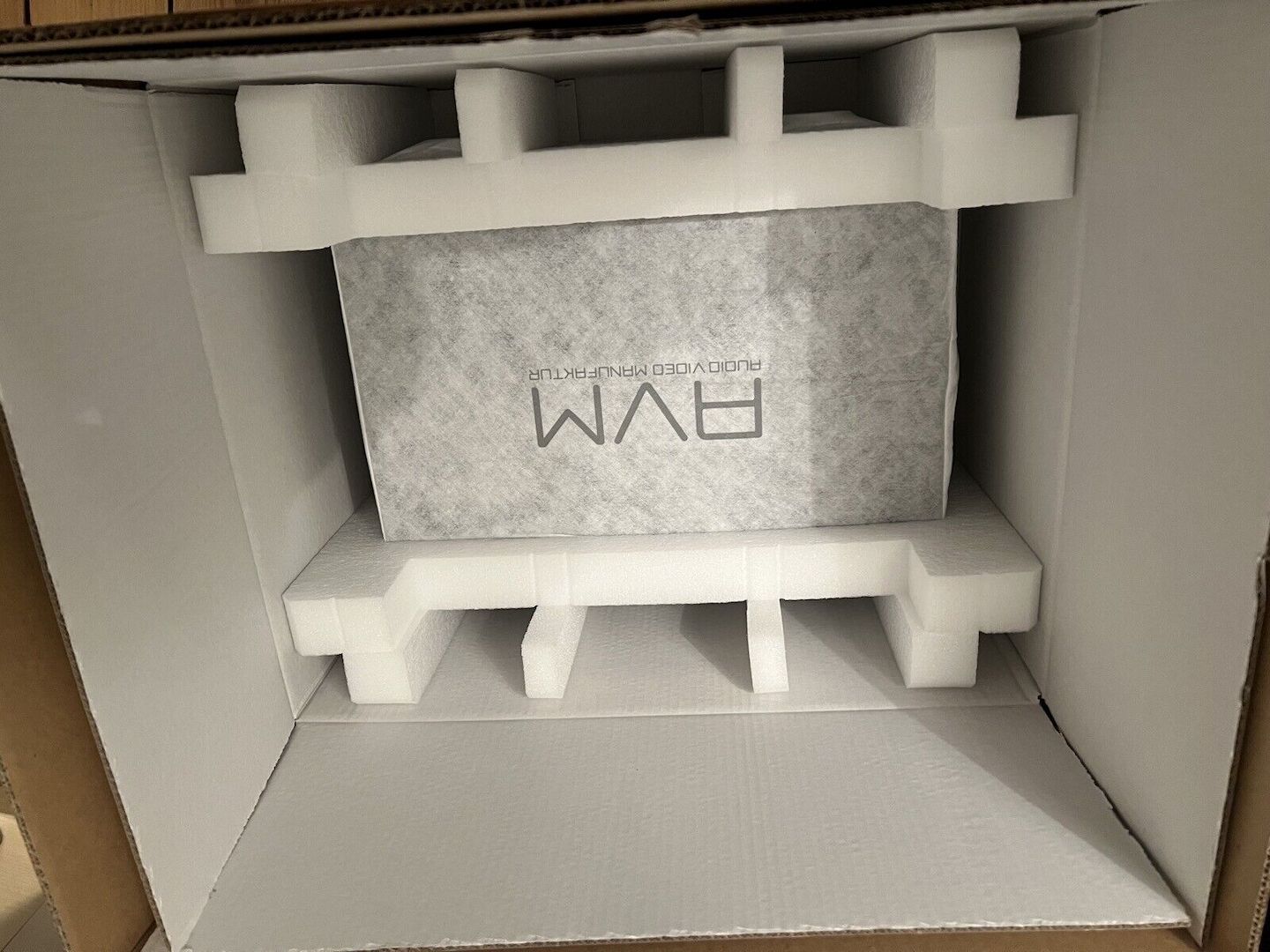 EVOLUTION CS 5.3 in schwarz 2x350 W Röhren-Vorstufe