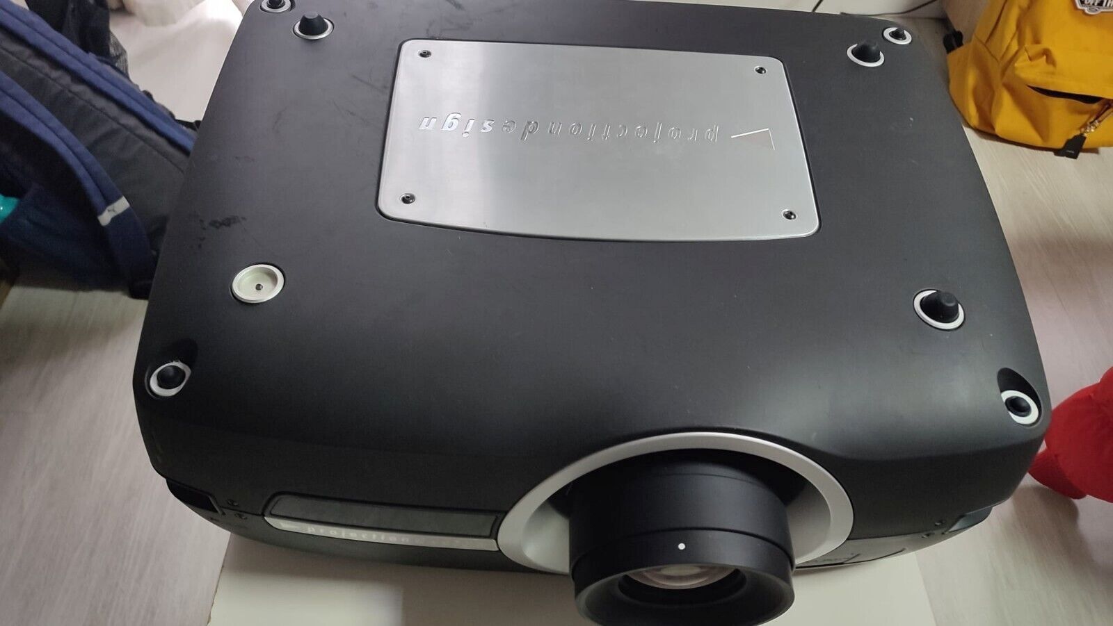 Projectiondesign F85