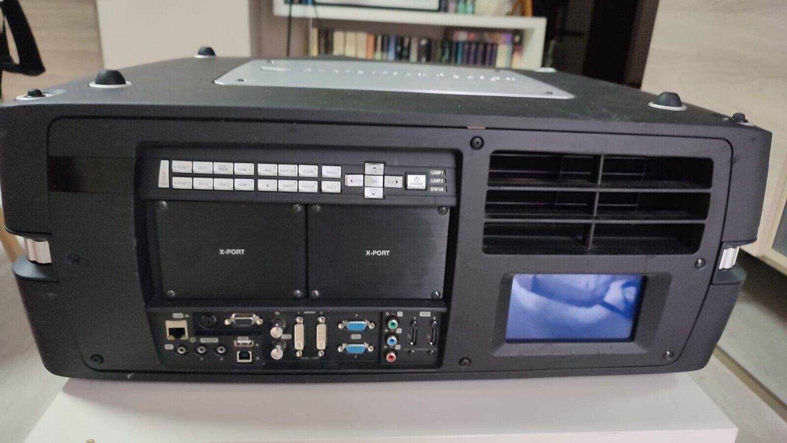 Projectiondesign F85