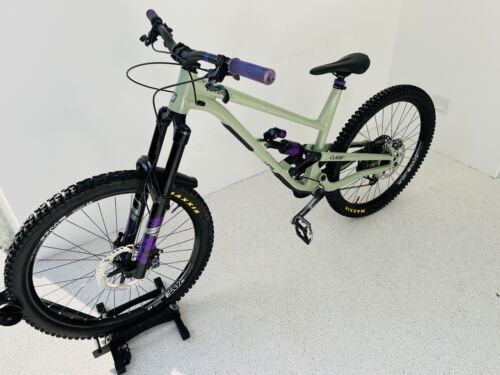 Commencal Clash Essential 27,5 L / XL Fox Performance