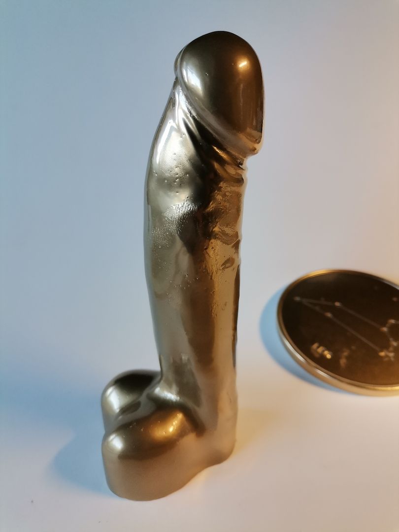 „Strapping Boy I“ 175 x40mm“ farbig lackiert; Handmade für Deko, Party, Spaß