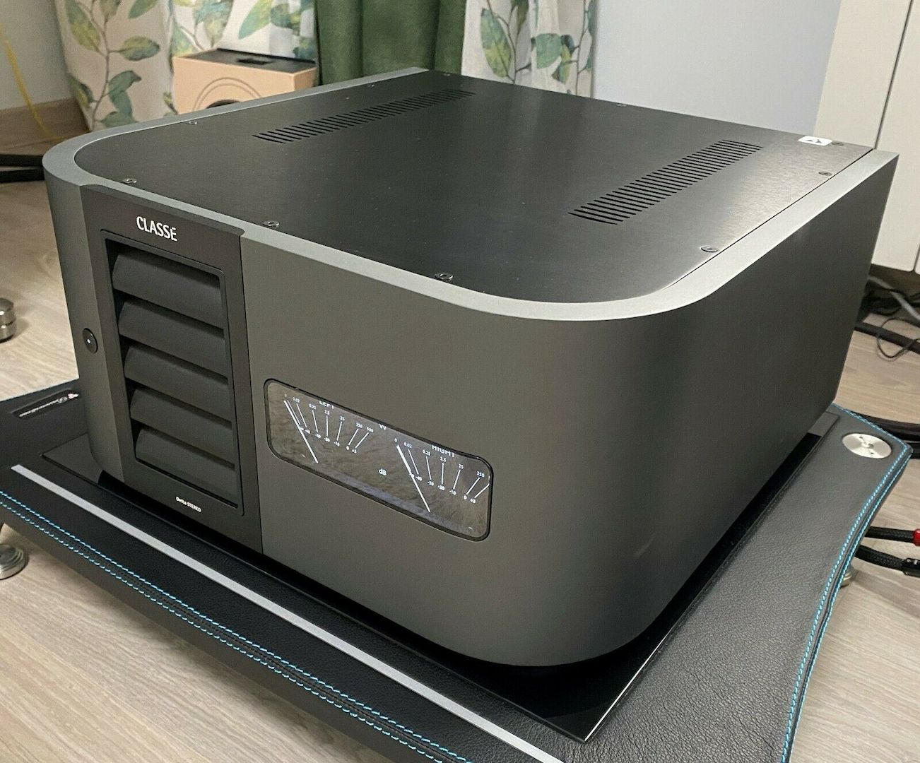 Classe Audio Delta Stereo Power Amplifier (2x300W)