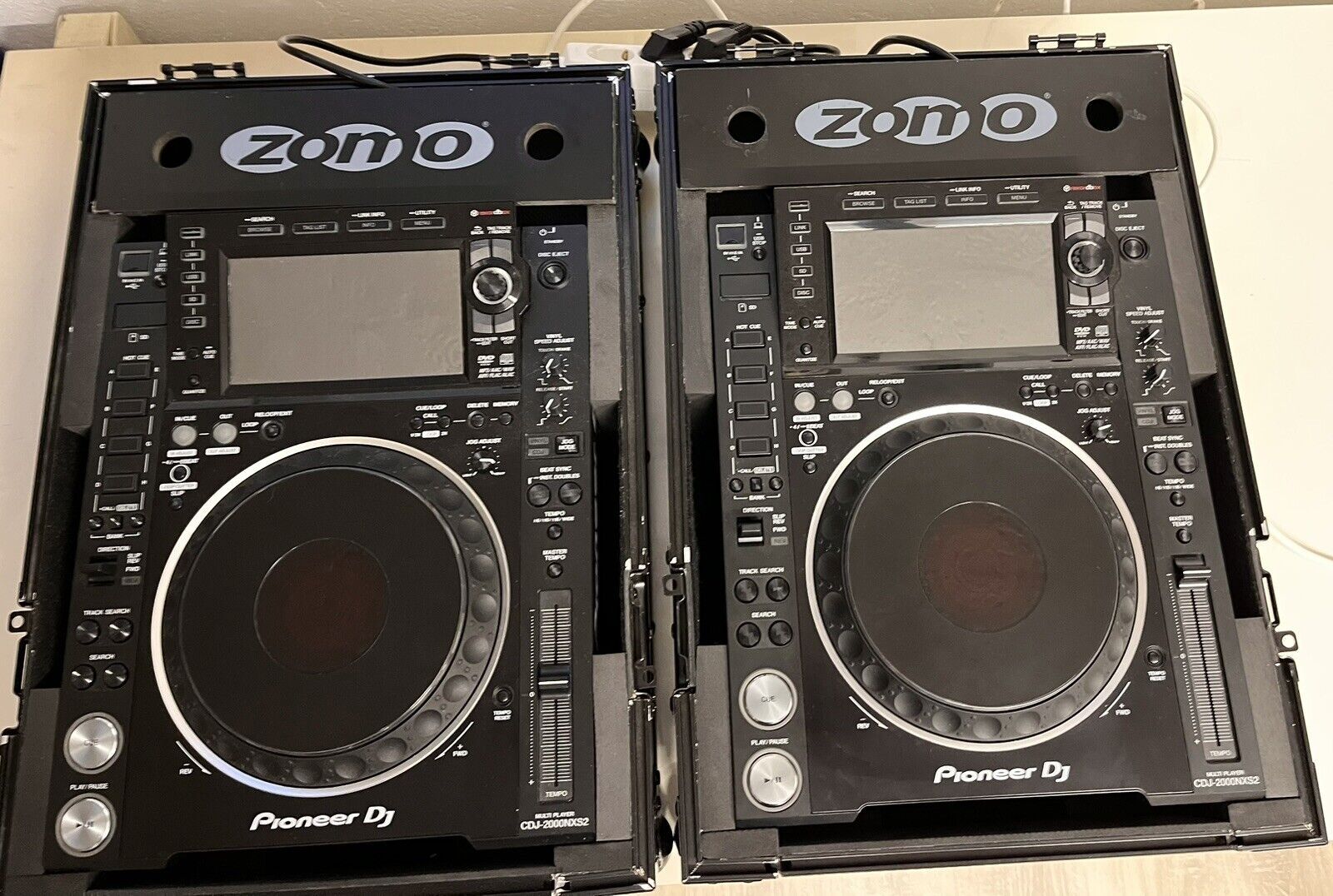2x Pioneer CDJ 2000 nexus 2 | Multiplayer/CD-Player | 2 Stück inkl. Zomo Case