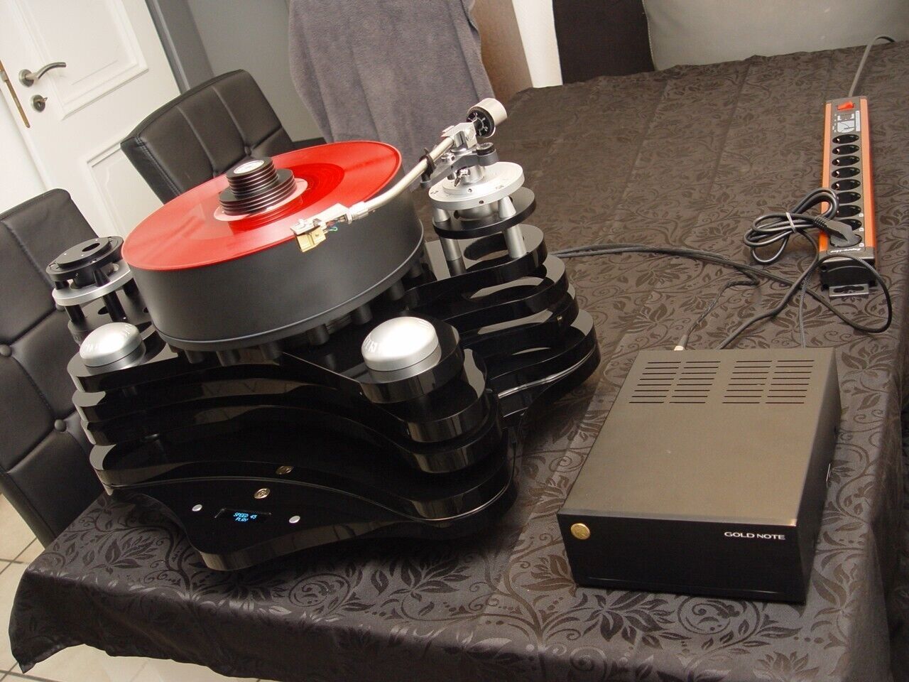 Gold Note Bellagio Reference Turntable + GLANZ MH-9B Tonarm + Ortofon V Tonsyste