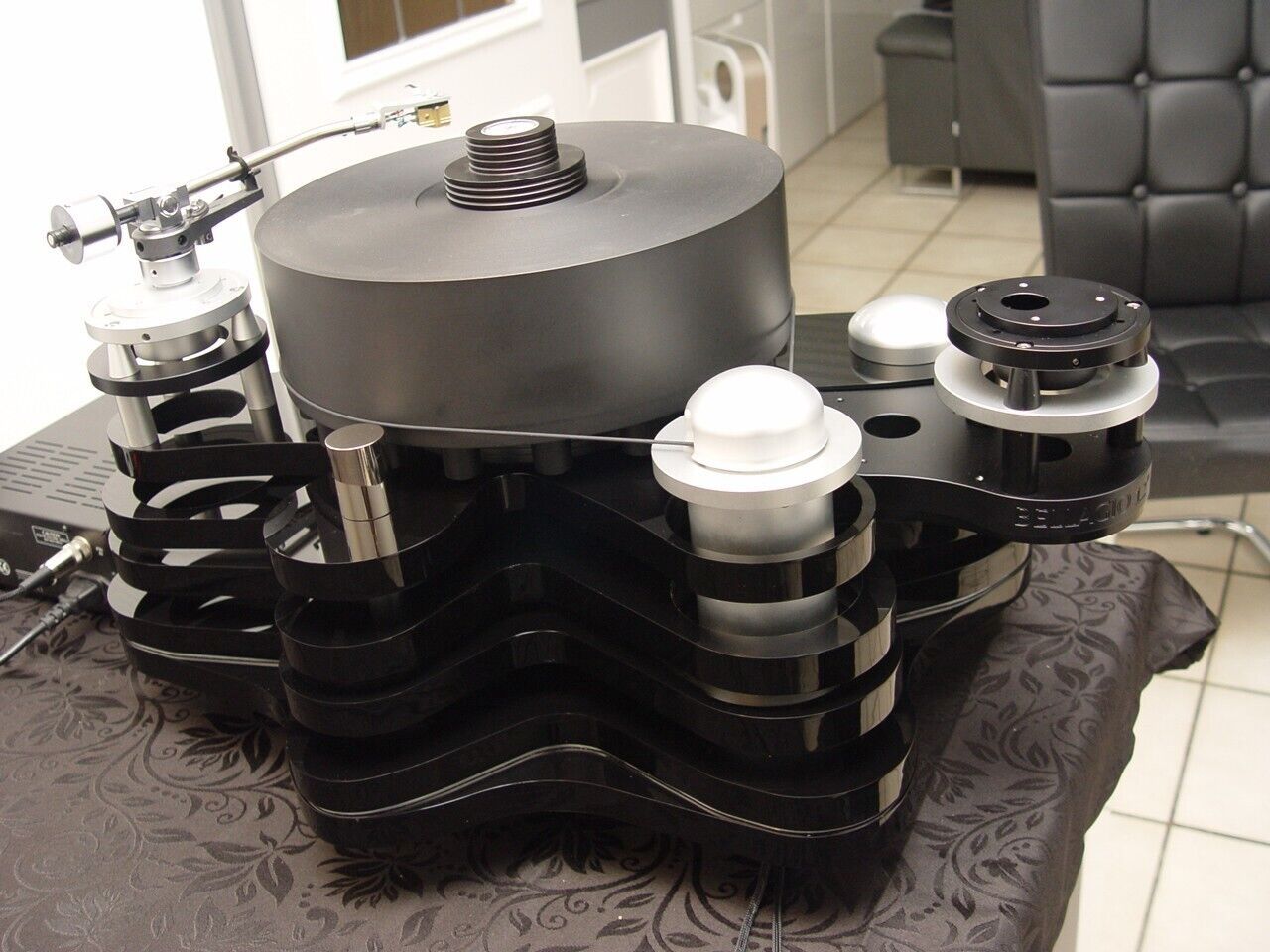 Gold Note Bellagio Reference Turntable + GLANZ MH-9B Tonarm + Ortofon V Tonsyste