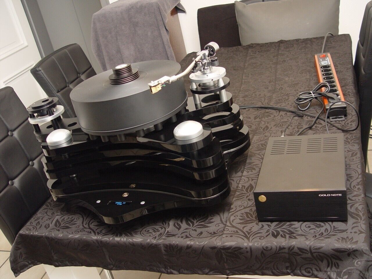 Gold Note Bellagio Reference Turntable + GLANZ MH-9B Tonarm + Ortofon V Tonsyste