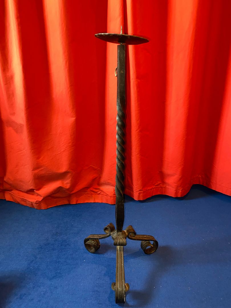 großer Kerzenständer