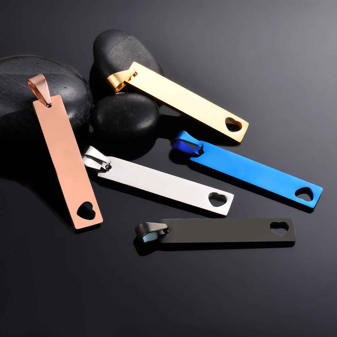 Halslederkette mit  Edelstahlanhänger „Klassik“personalisiert