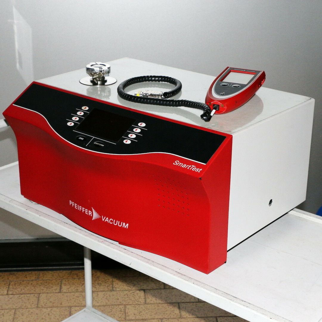 Pfeiffer Vacuum HLT560 Helium-Lecksucher PT L02 000