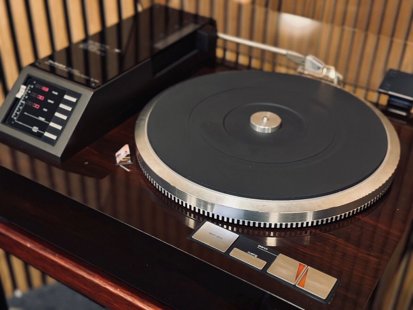 Technics SL-M3 Linear-Tracking-Plattenspieler