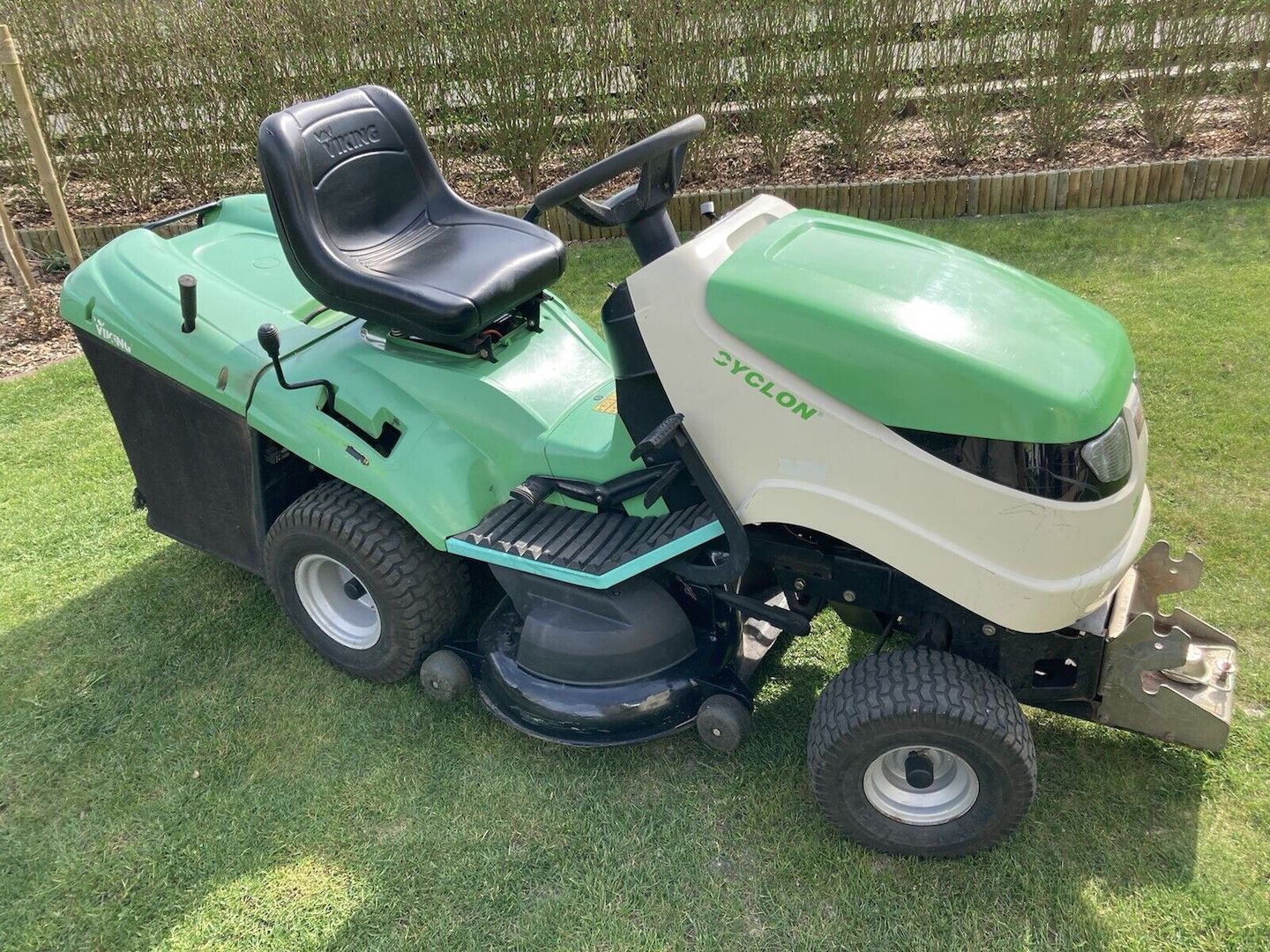 AufsitzmäherRasentraktor Viking MT785 S mit Kehrmaschine Tielbürger tk520