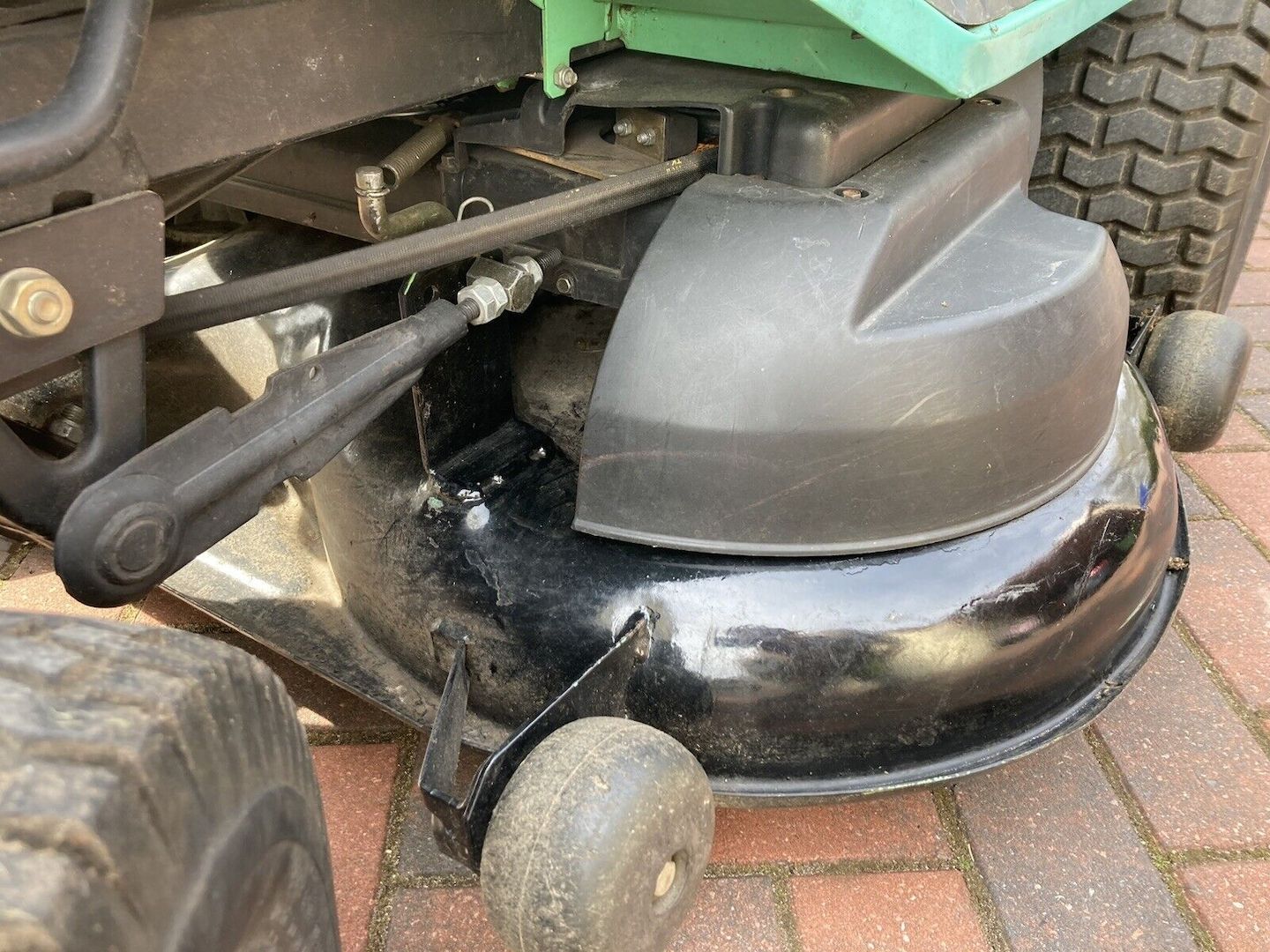 AufsitzmäherRasentraktor Viking MT785 S mit Kehrmaschine Tielbürger tk520