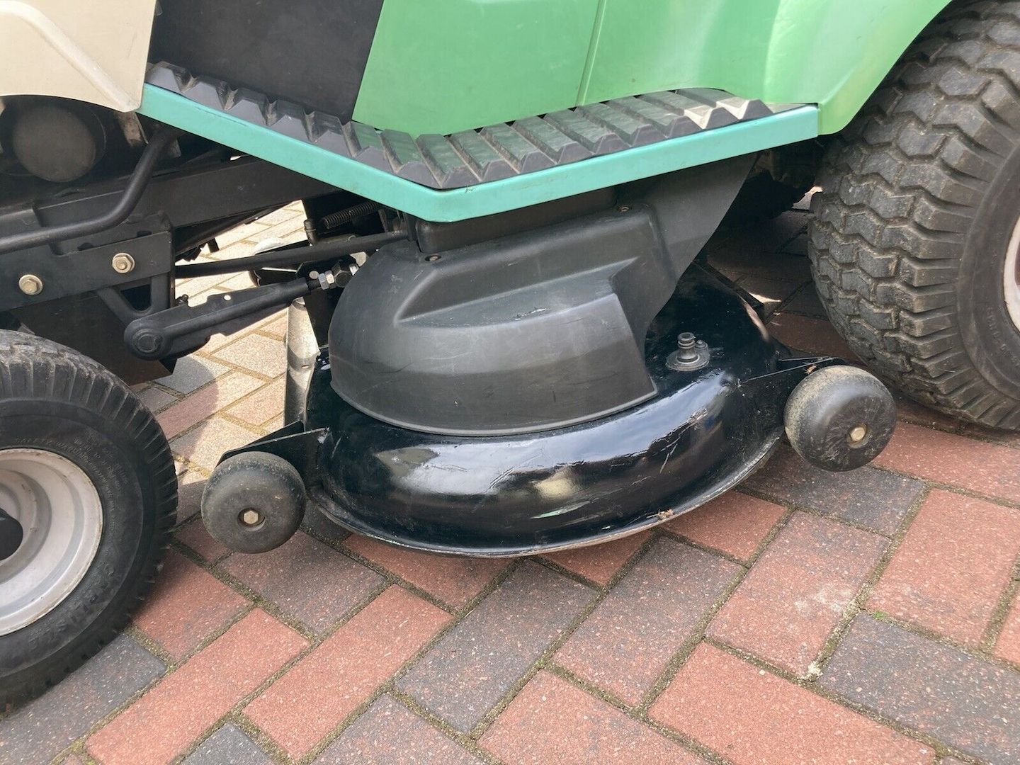 AufsitzmäherRasentraktor Viking MT785 S mit Kehrmaschine Tielbürger tk520