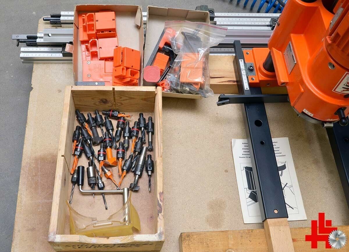 BLUM Minidrill Bohr- und Einpressautomat