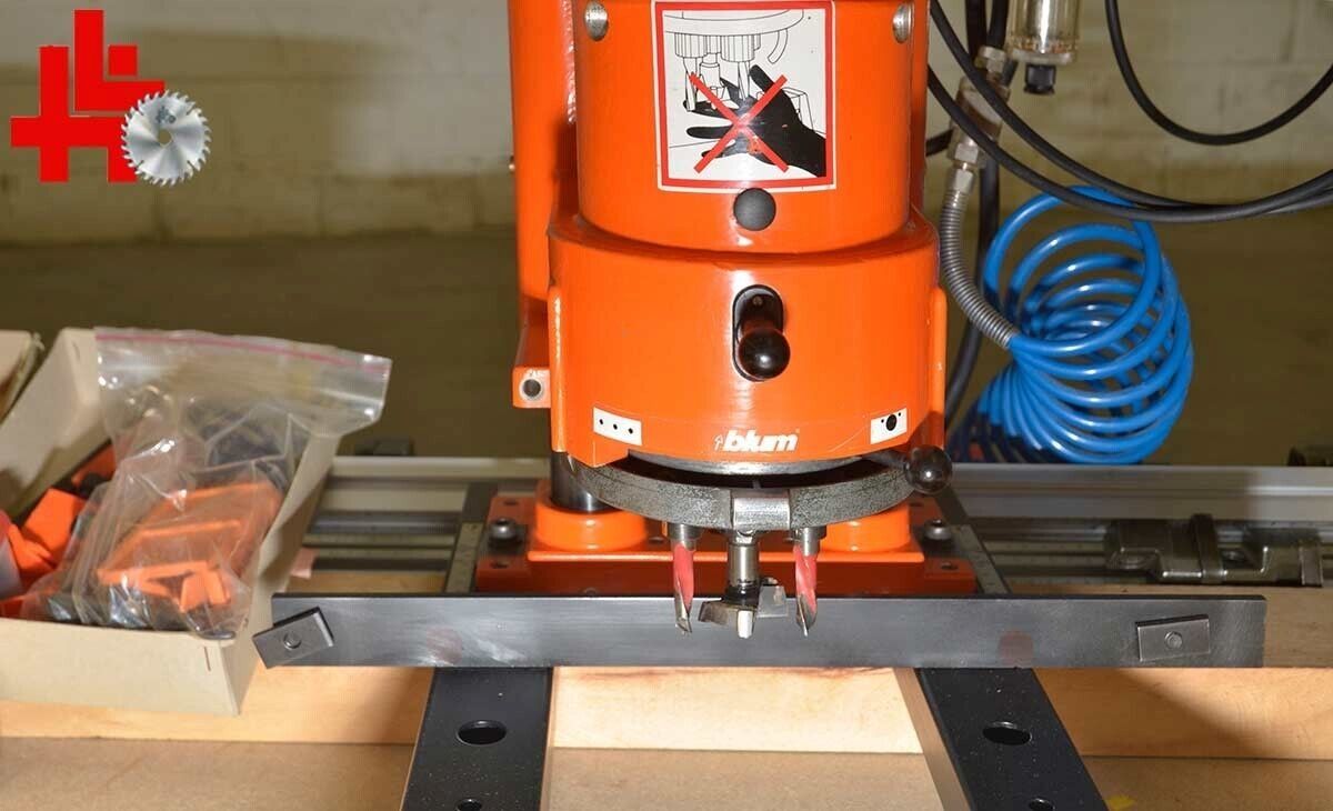 BLUM Minidrill Bohr- und Einpressautomat