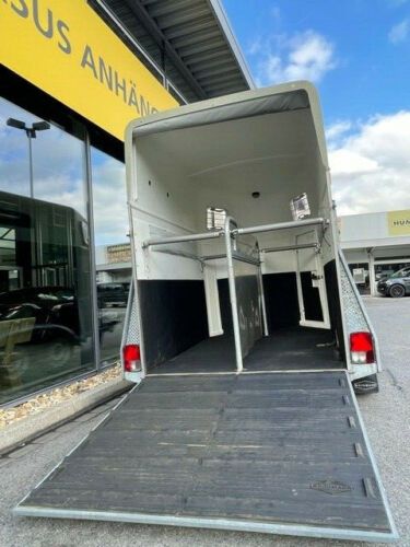 Böckmann Comfort 2-Pferde Vollpoly A L U B O D E N Pferdeanhänger Sattelkammer