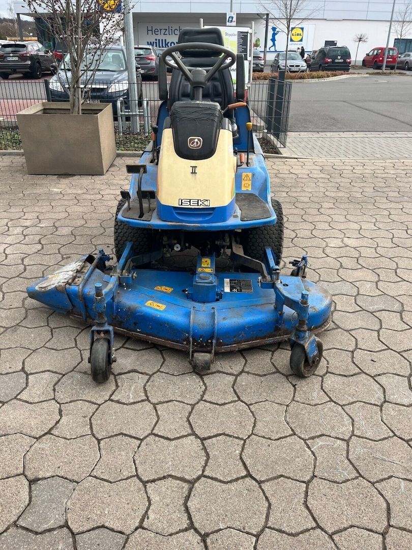 Der Iseki SF230 Rasenmäher ist in einem guten gebrauchten Zustand