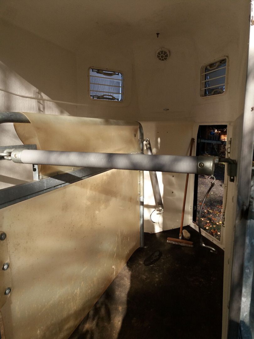 Pferdeanhänger Böckmann , wenig gebraucht, TÜV März 2025