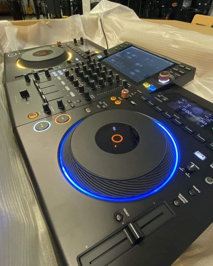 Pioneer CDJ-3000 , Pioneer DJM-A9 , Pioneer DJM-V10-LF ,  Pioneer DJM-900NXS2 , Pioneer CDJ-2000NXS2