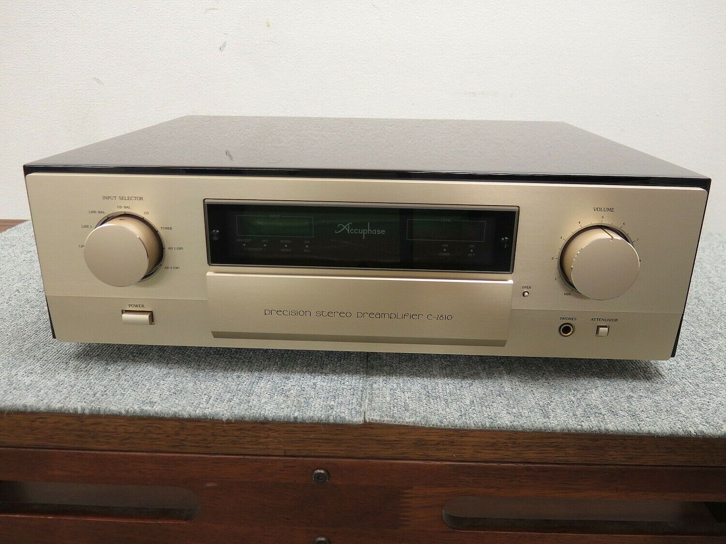 Accuphase C-2810 Preamplifier