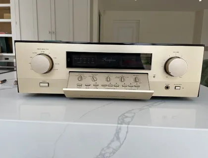 Accuphase C-2800 Amplifier