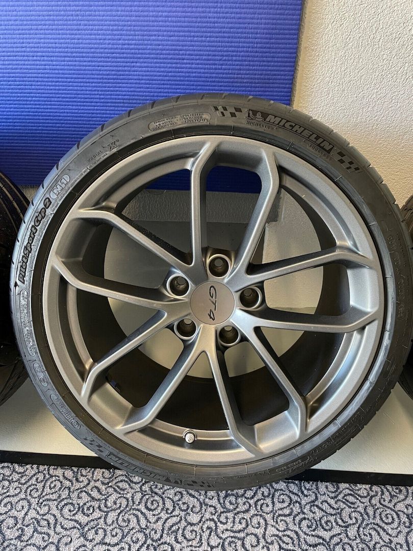 Porsche GT4 Felgen original mit neuen Reifen