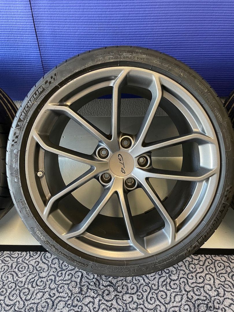Porsche GT4 Felgen original mit neuen Reifen