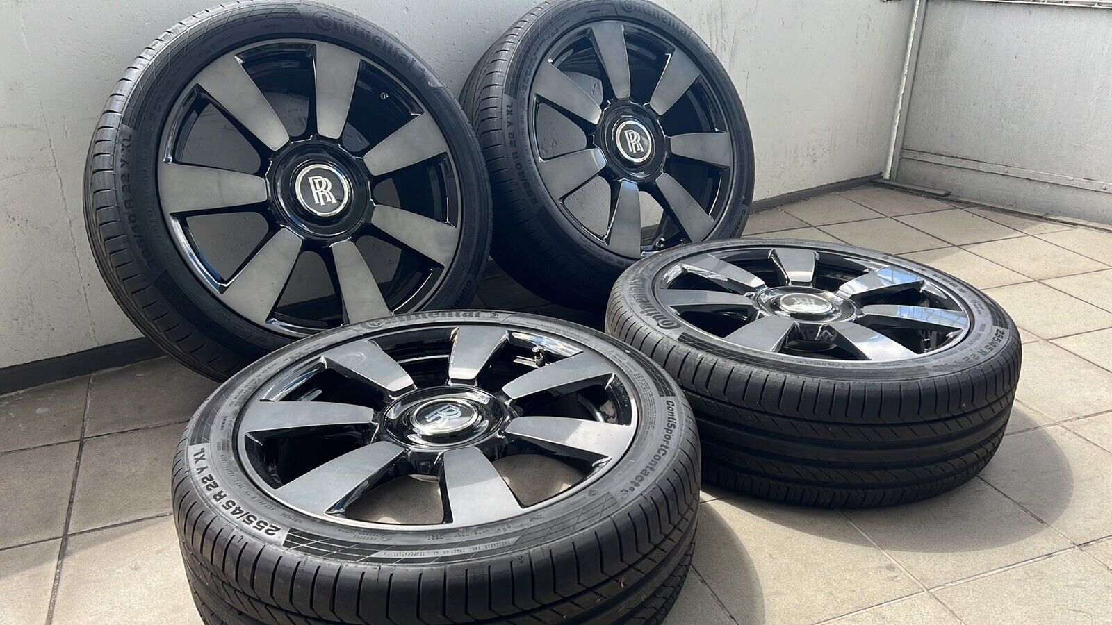 Rolls Royce Cullinan Komplett Radsatz 22 Zoll Felgen Wheels Sommerräder Wraith Rolls Royce Cullinan Komplett Radsatz 22 Zoll Felgen Wheels Sommerräder Wraith