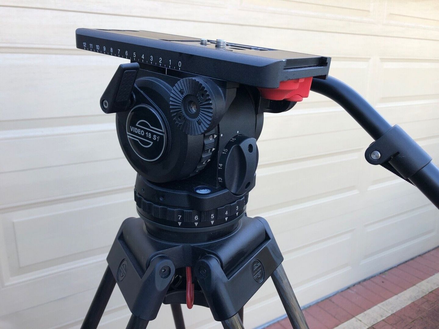Sachtler System18 S1 SL MCF Stativ mit Portabrace-Koffer in ausgezeichnetem Zustand