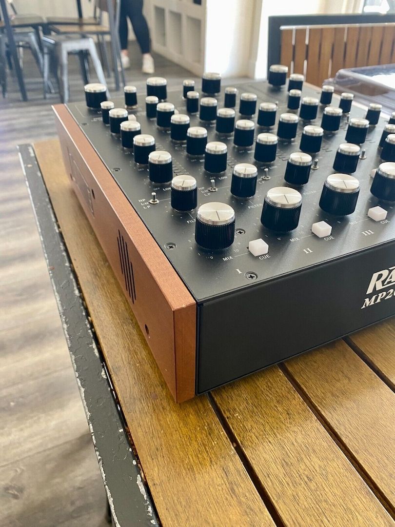 Rane MP2015 Drehmischer mit Decksparer