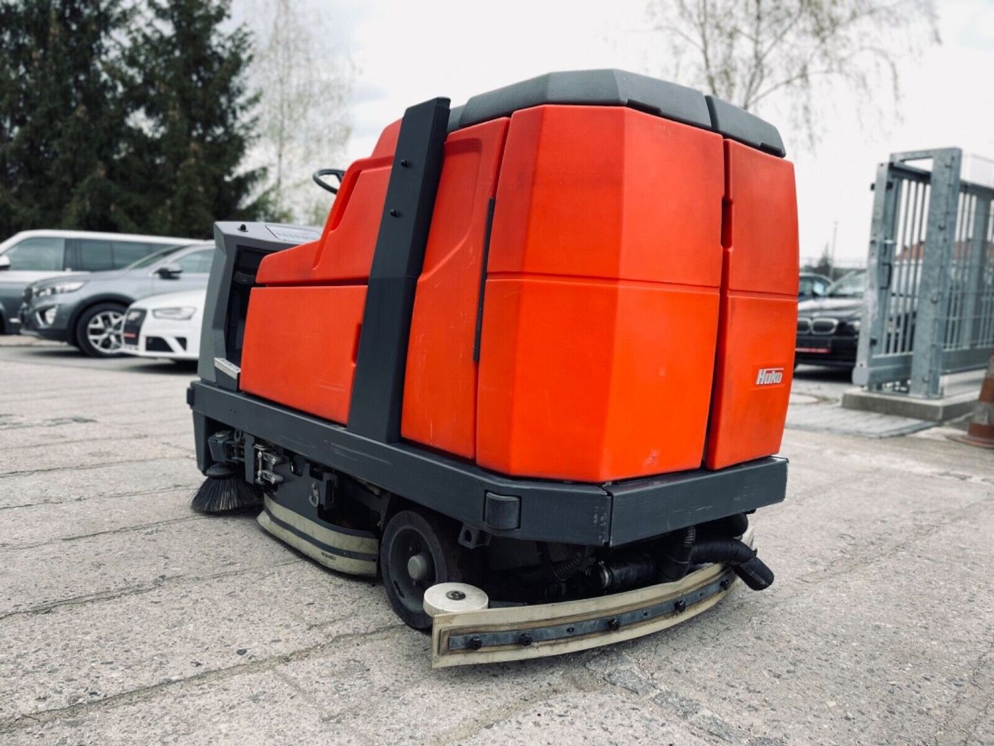 Hako Scrubmaster B310 R - Aufsitz-Scheuersaug-Kehrmaschine