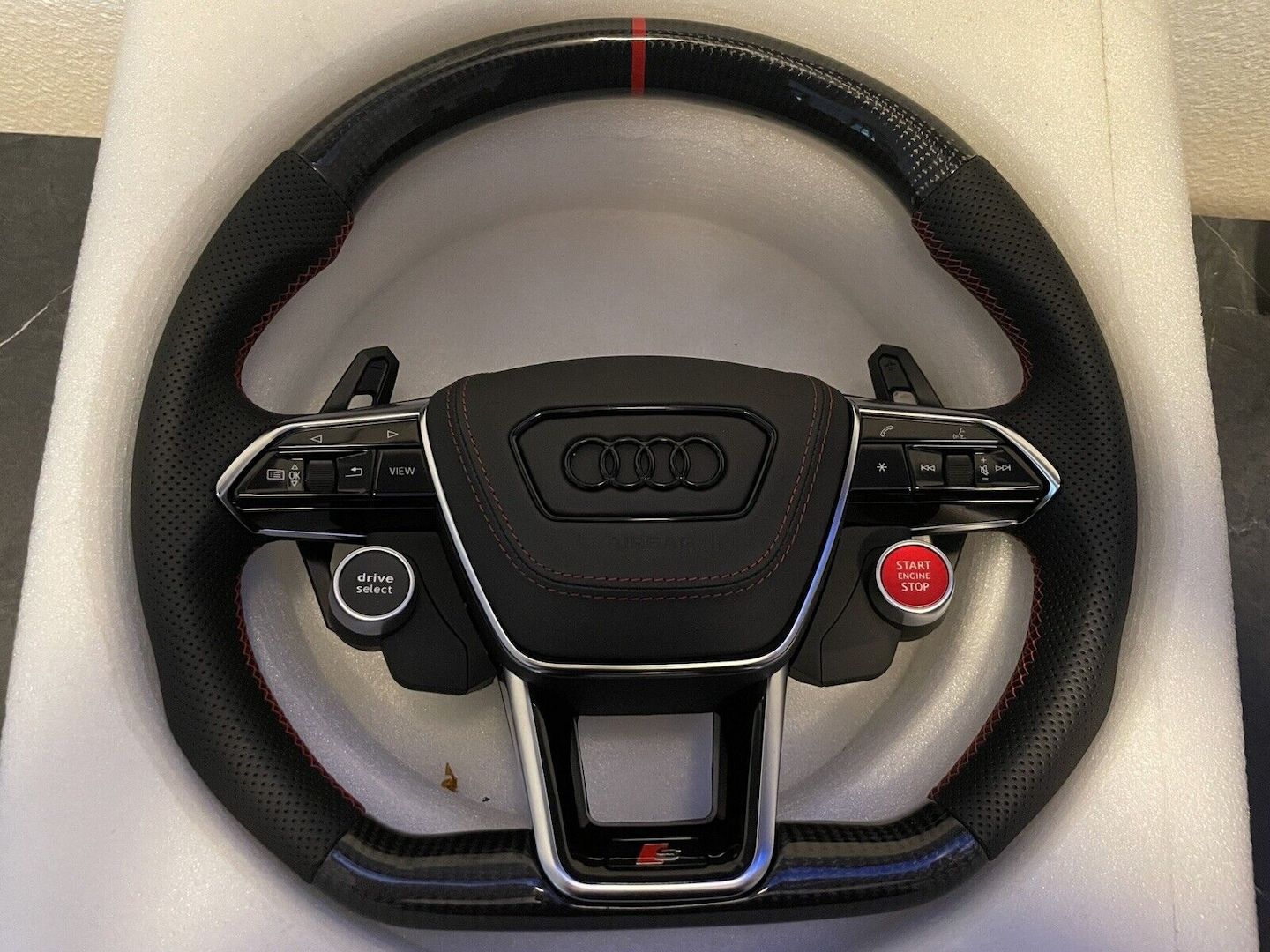 Audi A6 4K Lenkrad Carbon abgeflacht Urus Schaltwippen Preforiert 12Uhr Knöpfe