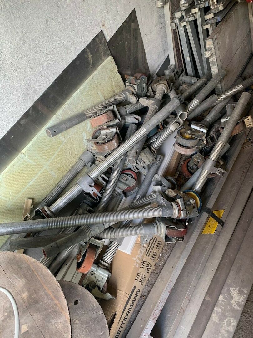 5 oder 6 Rollrüstungen Layher, gesamtfläche ca. 100m²