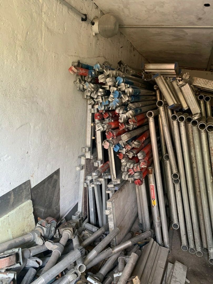 5 oder 6 Rollrüstungen Layher, gesamtfläche ca. 100m²