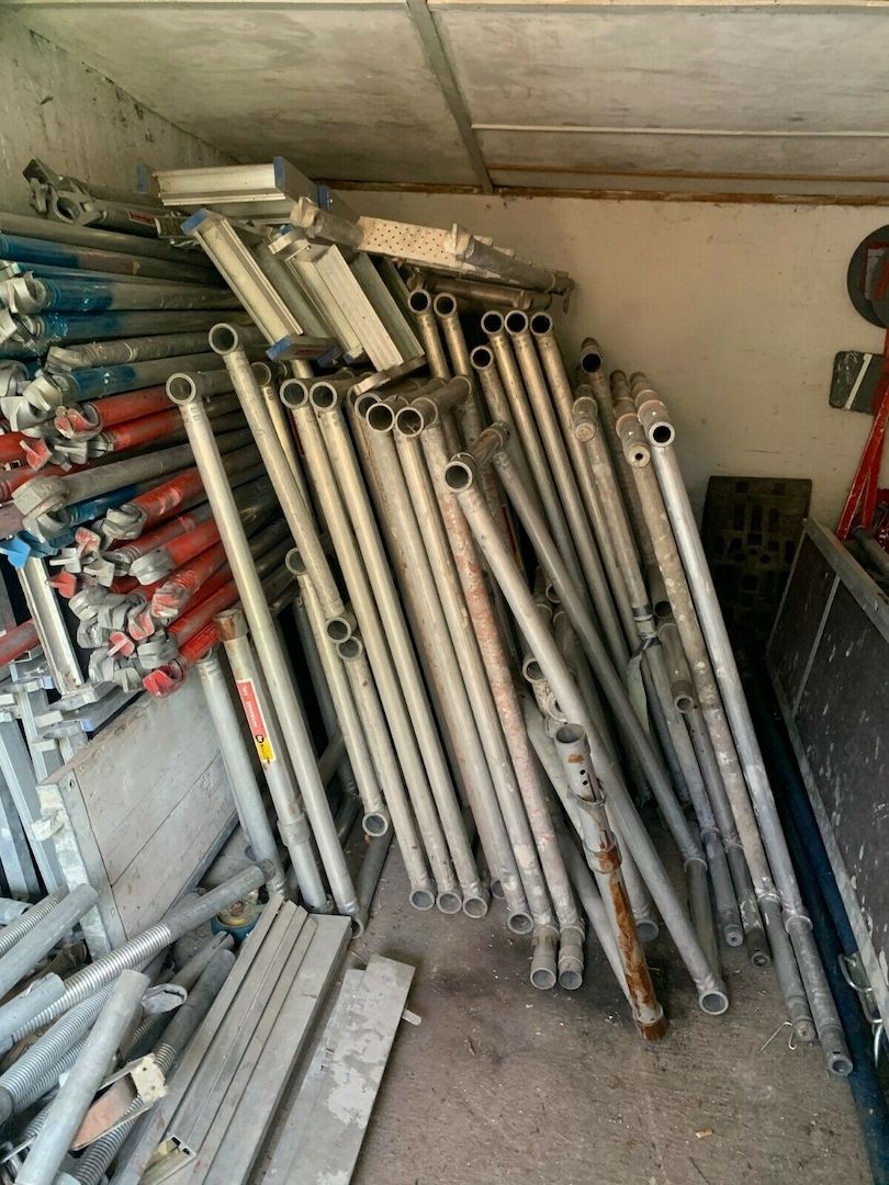 5 oder 6 Rollrüstungen Layher, gesamtfläche ca. 100m²