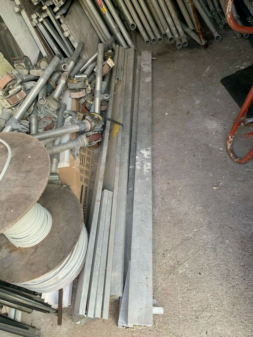 5 oder 6 Rollrüstungen Layher, gesamtfläche ca. 100m²