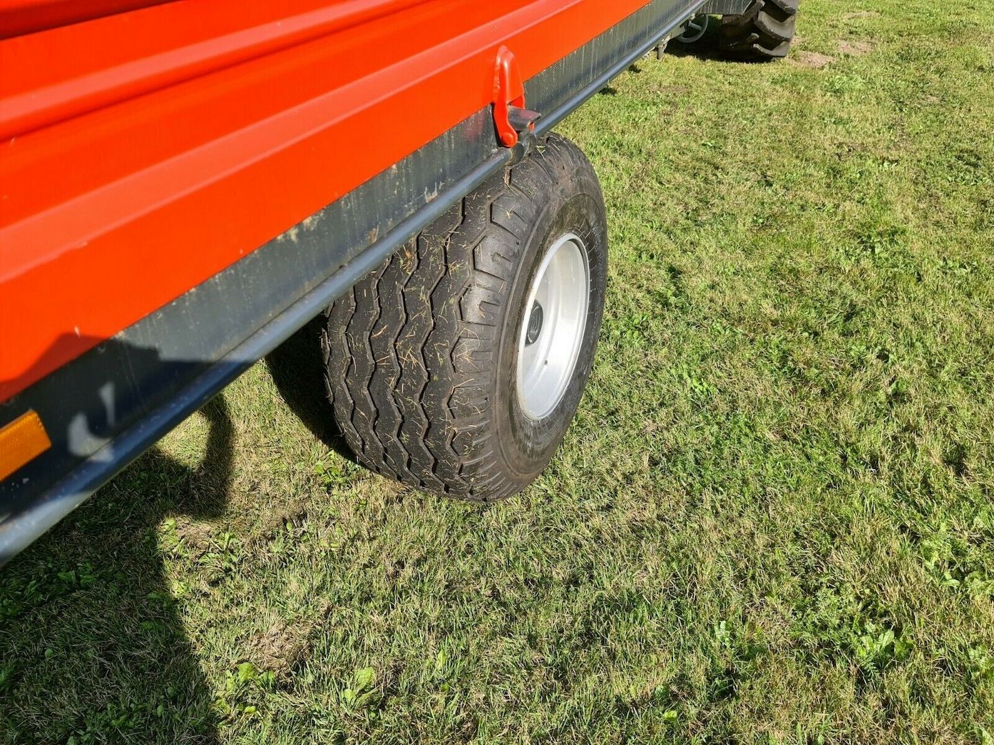 8.0t Einachs Dreiseitenkipper Anhänger 3-seiten Kipper, Druckluftbremse, 40kmh