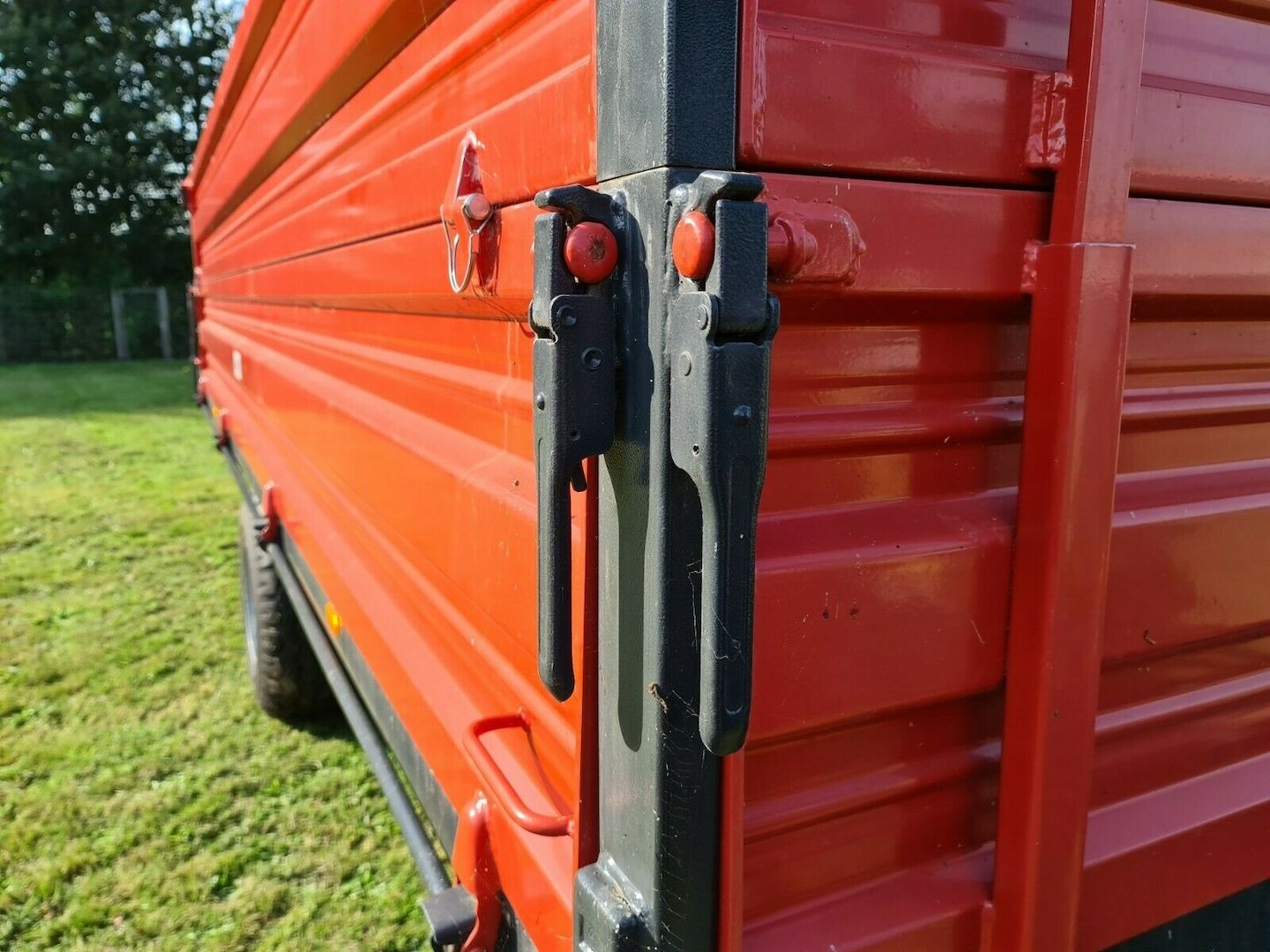 8.0t Einachs Dreiseitenkipper Anhänger 3-seiten Kipper, Druckluftbremse, 40kmh