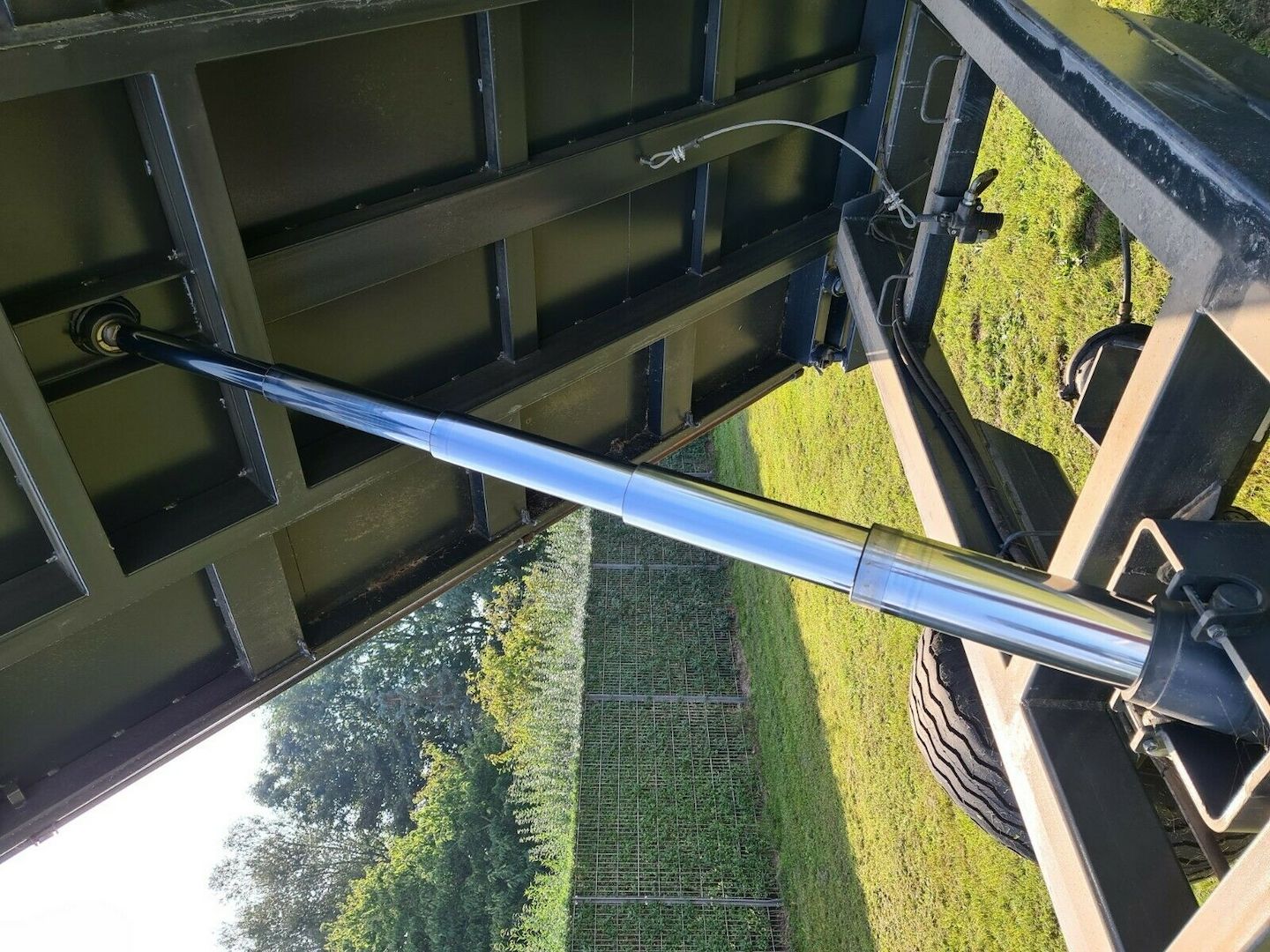 8.0t Einachs Dreiseitenkipper Anhänger 3-seiten Kipper, Druckluftbremse, 40kmh