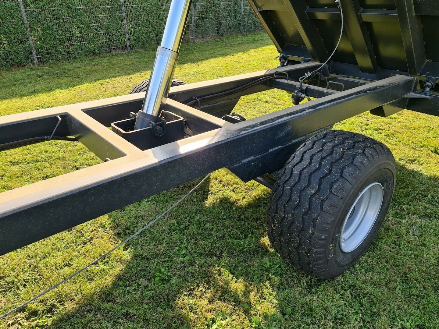 8.0t Einachs Dreiseitenkipper Anhänger 3-seiten Kipper, Druckluftbremse, 40kmh