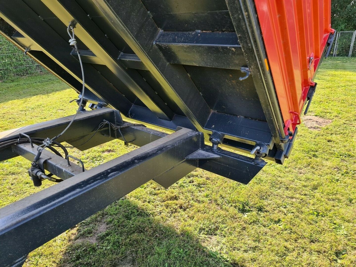 8.0t Einachs Dreiseitenkipper Anhänger 3-seiten Kipper, Druckluftbremse, 40kmh