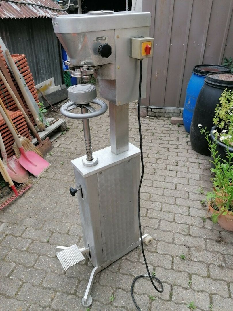 Dosenverschlussmaschine