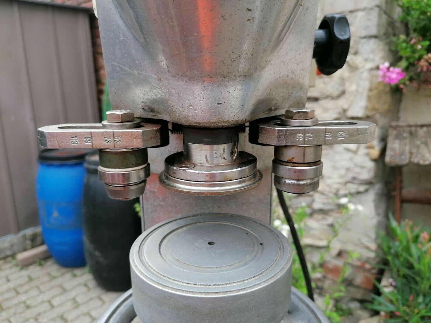 Dosenverschlussmaschine